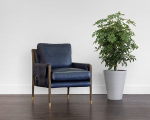 Mauti Armchair  Distressed Brown