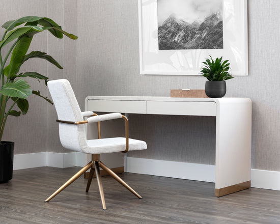 Ilona Desk