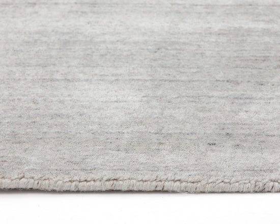 Alaska Handloomed Rug  Grey / Ivory  5' X 8'