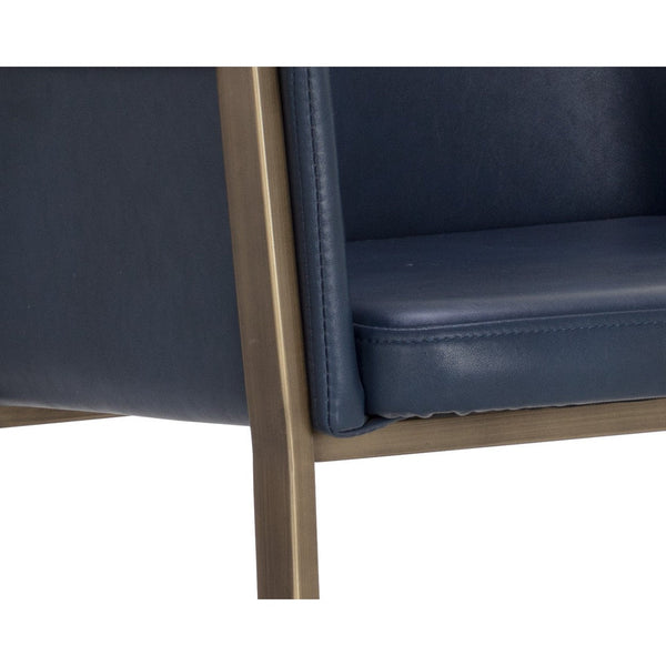 Bernadette Barstool - Bravo Admiral